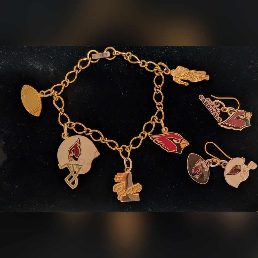 Arizona Cardinals Gold Tone NFL Charm Bracelet/Earrings Set&Hand DefenseBanners